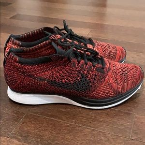 Nike black and white fly knit trainer